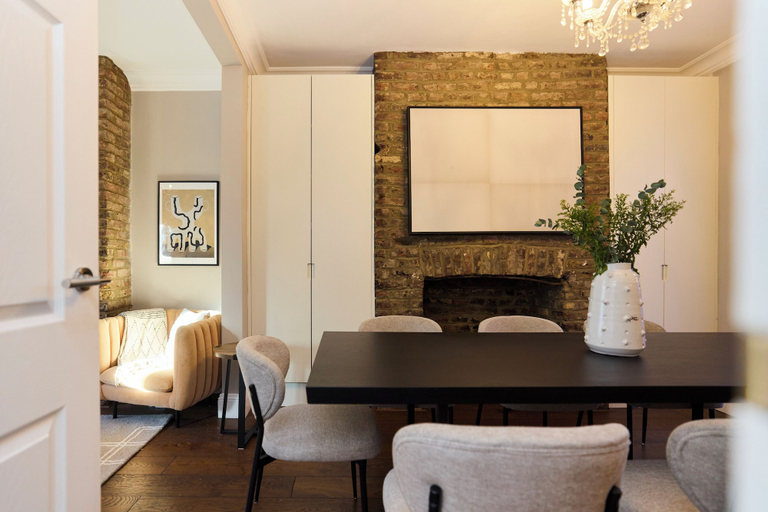 Dining 5, Behind the Blue Wall, London