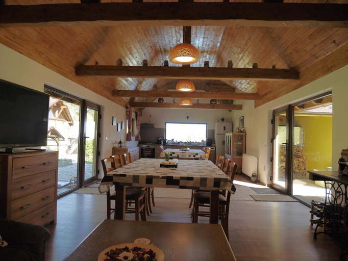 Others 2, Oma's Hutte, Garbova