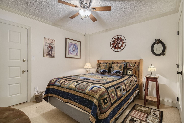 Room 5, Ski Hill 14 2 Bedroom Condo, Summit