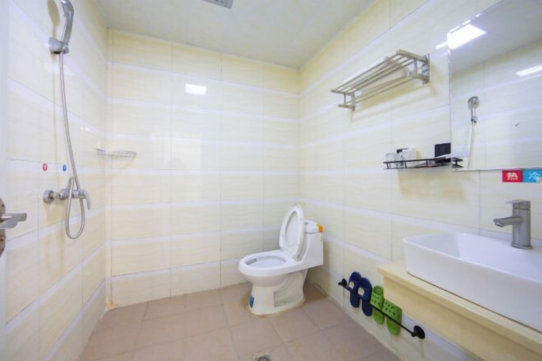 Bathroom 4, Violet Theme Inn (Zhangjiajie Tianmenshan Cableway Branch), Zhangjiajie