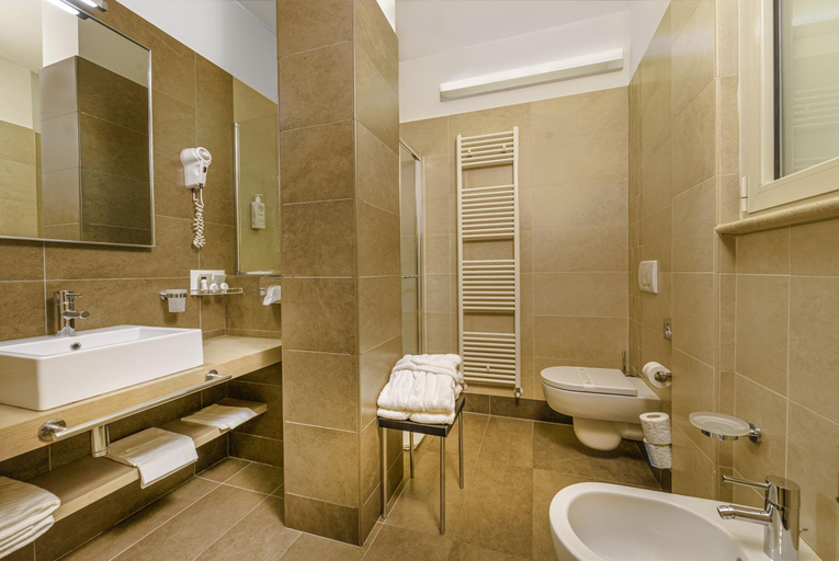 Bathroom 5, Hotel Imperial, Ascoli Piceno