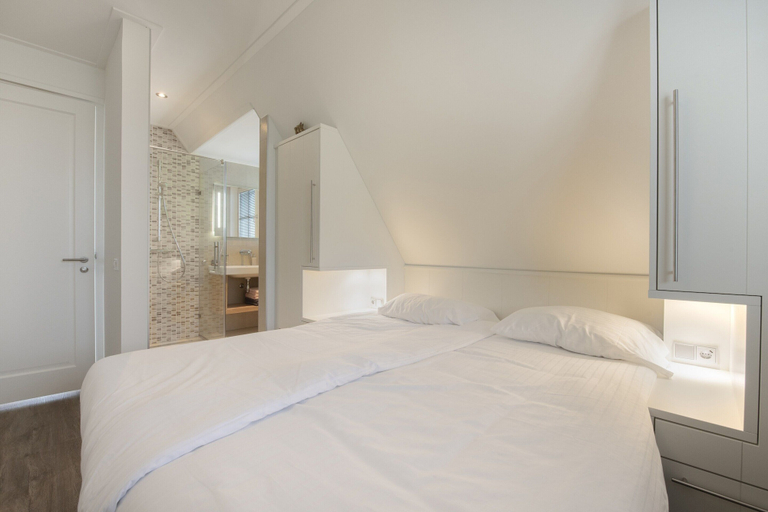 Bedroom 4, Friesland Villa w/ Sauna, Lemsterland