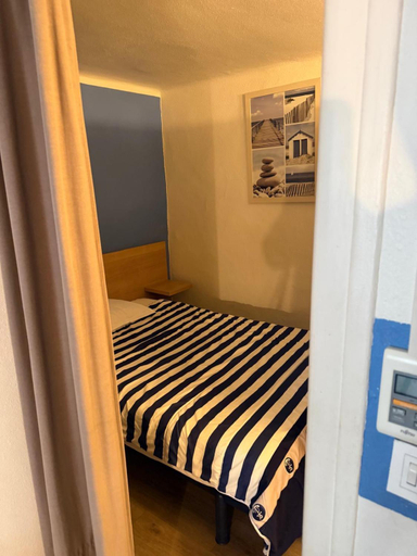 Bedroom 2, Hotel Colisee-Verdun Centre Gare Saint-Roch, Hérault