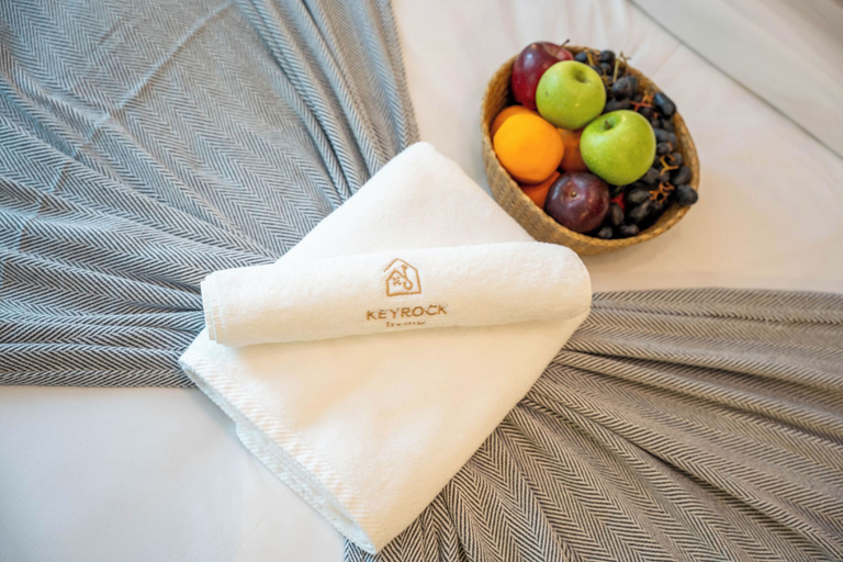 Room 3, Elegant Reva 1BR - Pool & Gym, Dubai