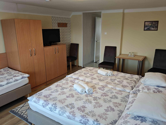 Bedroom 2, Molnar Vendeghaz, Csepreg