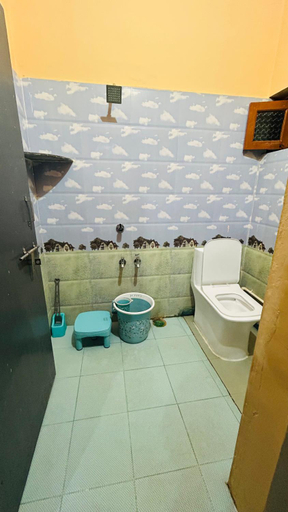 Bathroom 3, Raj Homestay Hampi, Bellary