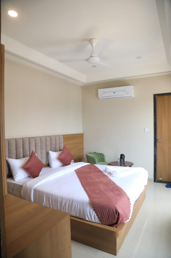 Bedroom 3, Hotel Krishna Rooms, Wardha