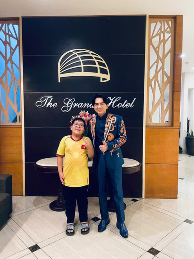 Others 4, The Grand Hotel, Từ Sơn