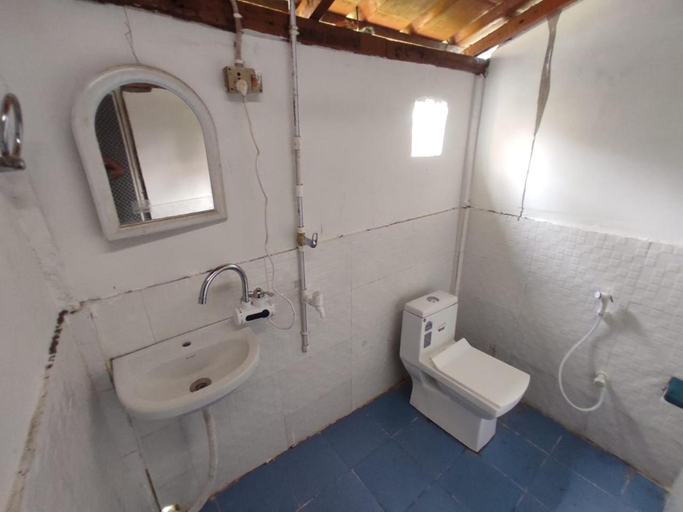 Bathroom 5, Dibru-Saikhowa Eco Camp, Tinsukia