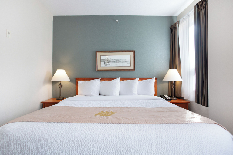Bedroom 3, Lakeview Inns & Suites - Okotoks, Division No. 6