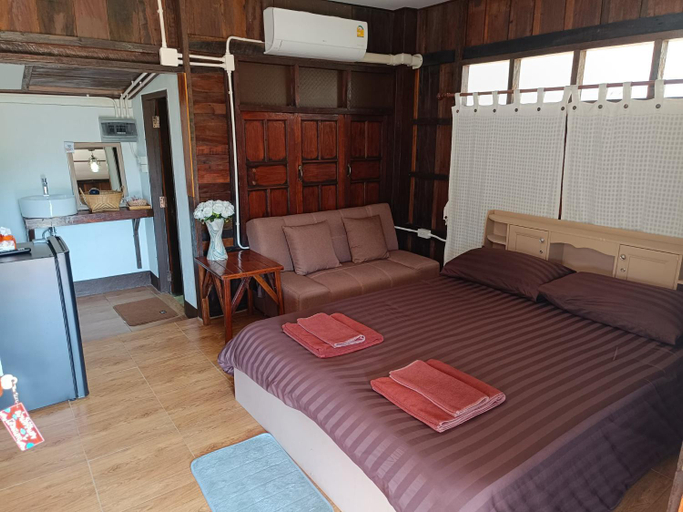 Bedroom 2, ม่วนใจ๋ปันสุข โฮมสเตย์แอนคาเฟ่ Muanjai punsuk homestay and cafe, Chom Thong