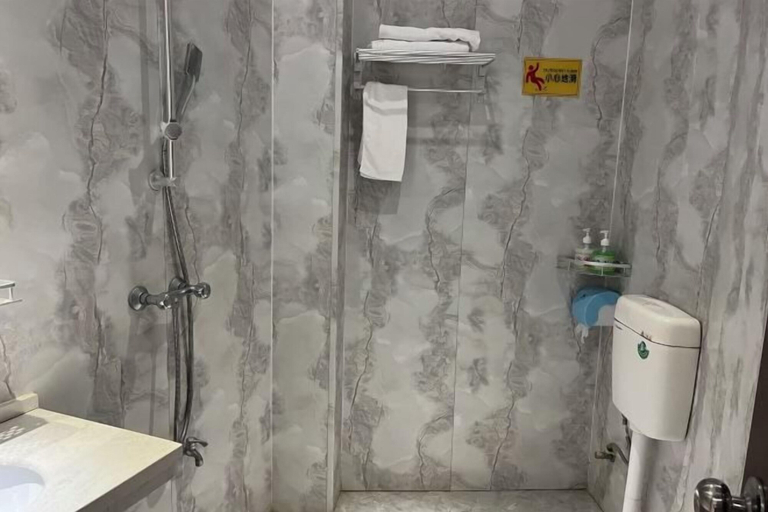 Bathroom 3, Jianghua Business Hotel, Jiangmen