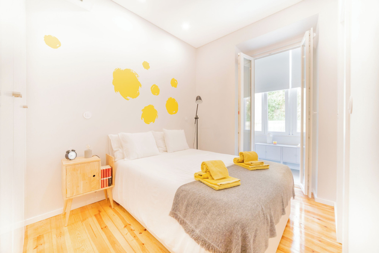Room 2, Casimiro Freire, Lisbon
