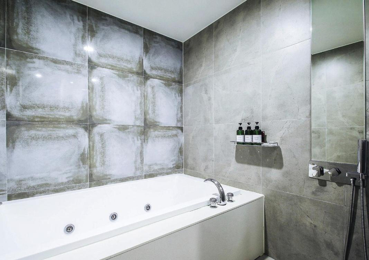 Bathroom 5, Arieti A, Gimhae