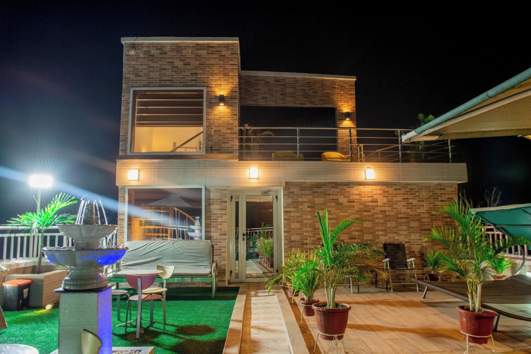 Outdoor dining 5, PLOT 1792 LUXURY SUITES, AbujaMun