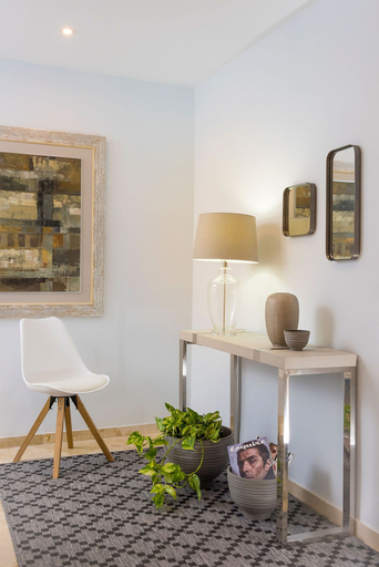 Others 5, Genteel Home Tablas, Granada