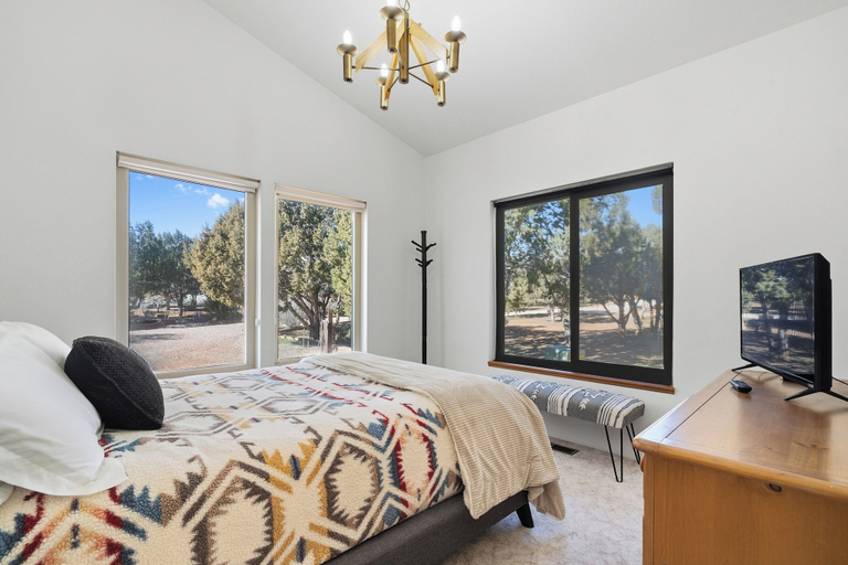 Room 4, Starry Nites Ranch, Iron