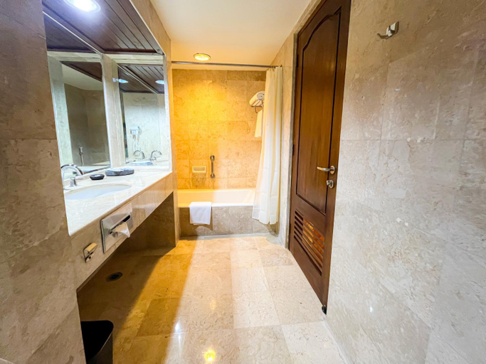 Bathroom 3, Grand Diamond Hotel Yogyakarta, Sleman