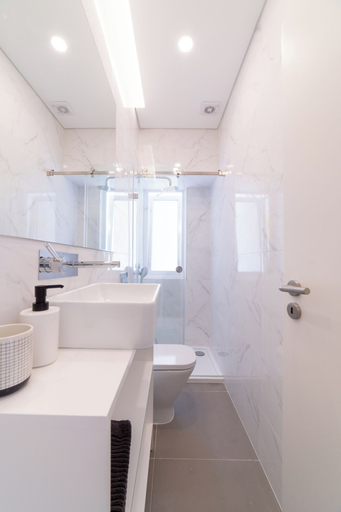 Bathroom 3, Casimiro Freire, Lisbon