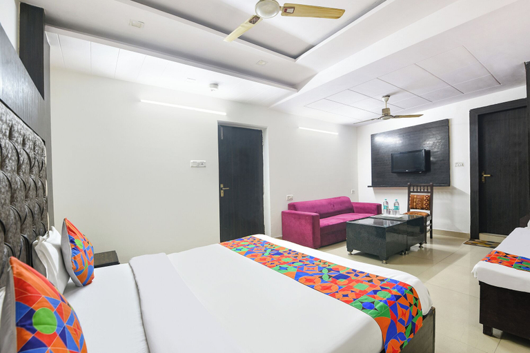 Room 5, Fabhotel Vishesh Continental, Delhi
