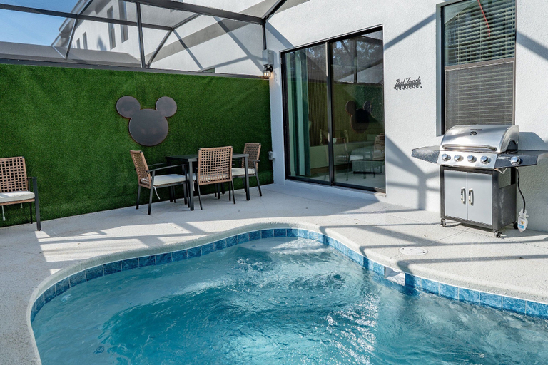 Outdoor dining, Paradiso Grande Luxury 5BR w/ Pool + Theater, Orange