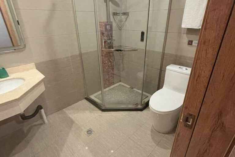 Bathroom 3, Yuzhan, Shanghai