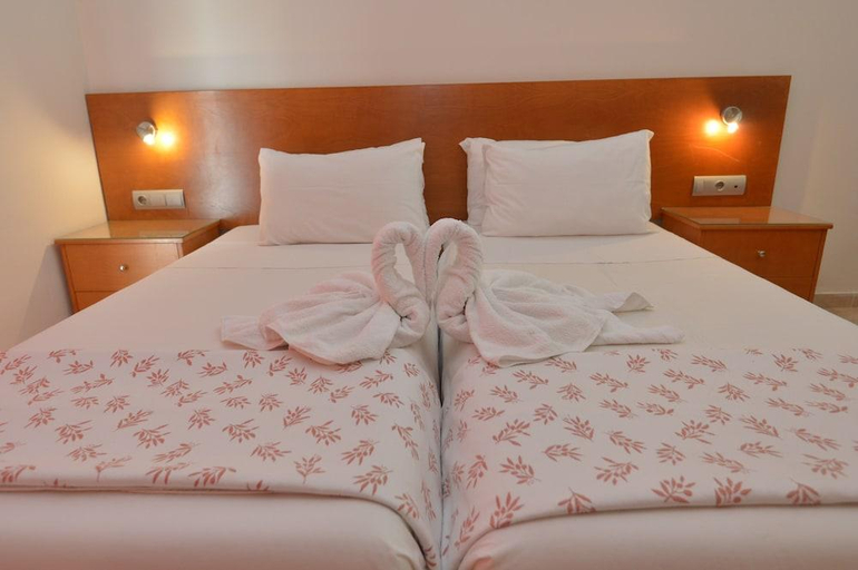 Bedroom 3, Perla Marina Hotel, South Aegean