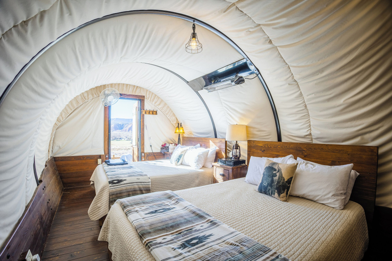 Bedroom 3, Zion White Bison, Washington
