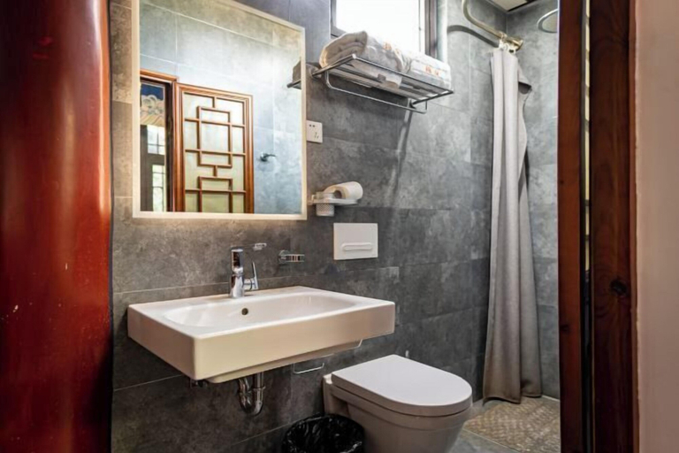 Bathroom 4, Liuyuan Hotel, Tianjin