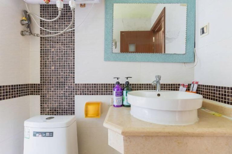 Bathroom 4, Renda Holiday Apartment, Sanya
