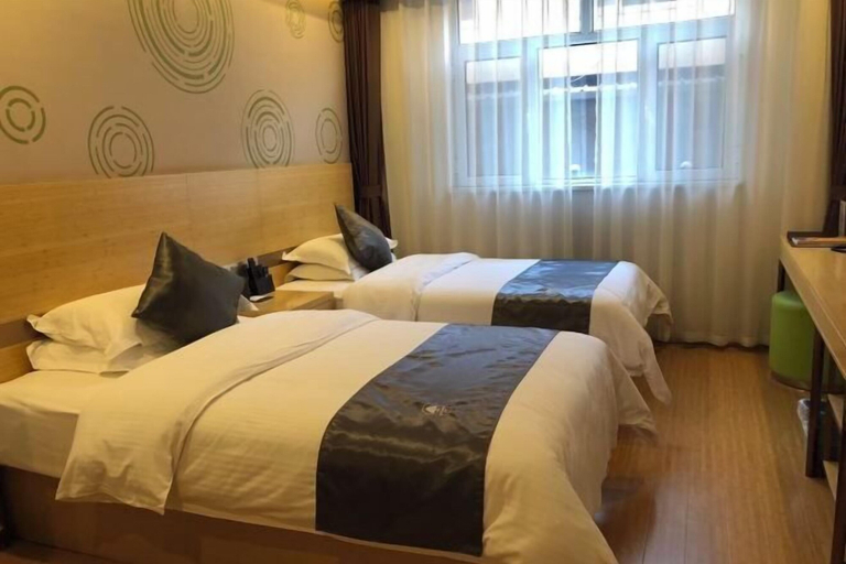 Bedroom 3, GreenTree Hotel (Chengde Shuangtashan), Chengde