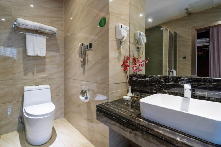 Bathroom 3, Hualong Golden Key Hotel, Nanping