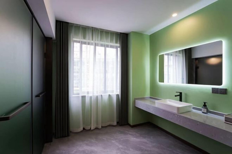 Bathroom 3, Shiwai Taoyuan Eco Hotel, Huaihua