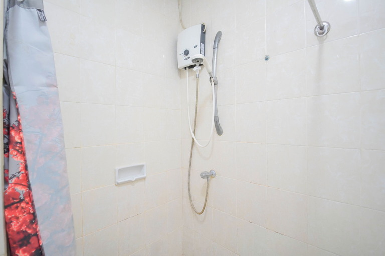 Bathroom 3, Cozy 2BR Cosmo Residence Apartment near Thamrin City Mall, Jakarta Pusat