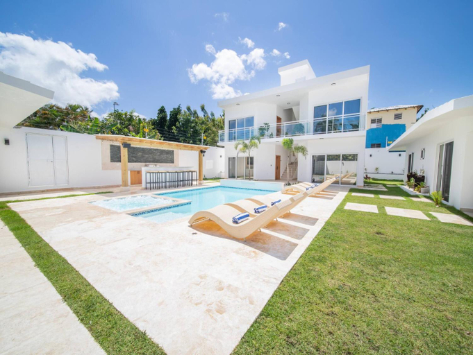 Sport & Beauty 2, Green Palace - 7br Luxury Villa in Sosua 3mins from strip plus 24hr security, Sosua
