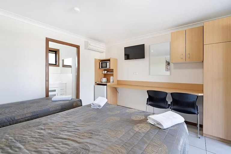 Bedroom 5, Palm Valley Motel, Newcastle - Outer West