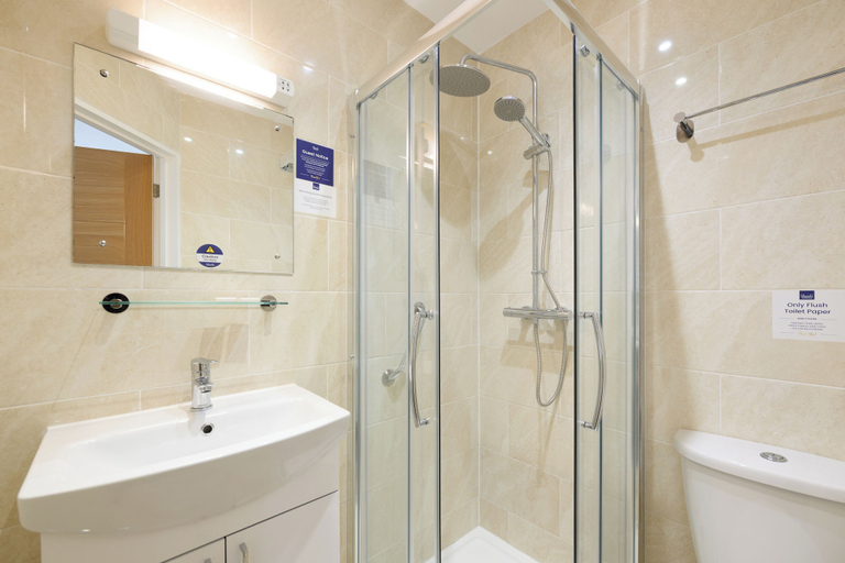Bathroom 5, Sandringham Hotel, North Somerset