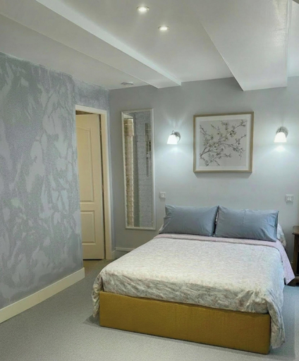 Room 2, La Rose du Château, Hautes-Pyrénées