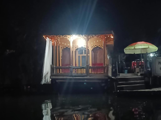 Exterior & Views, Young Lake Palace Group Of Houseboats, Srinagar