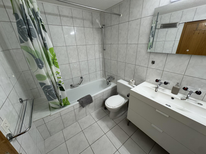 Bathroom 3, Blue Sky Apartments, Uri
