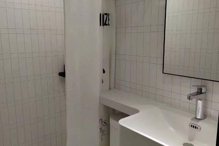Bathroom, 100 Inn (Zhoupu Wanda), Shanghai