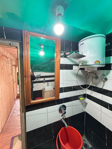 Bathroom 3, Shiva Valley Riverside, Kullu