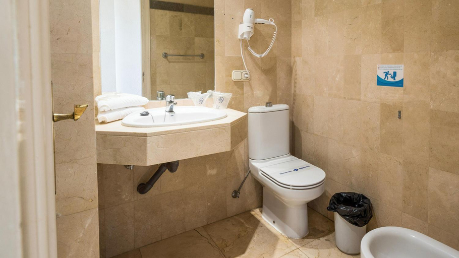 Bathroom 4, BLUESEA Callao Garden, Santa Cruz de Tenerife