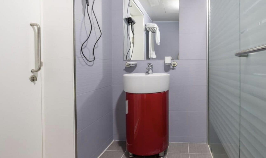 Bathroom 3, Jeju Bunker Hotel & Resort, Seogwipo