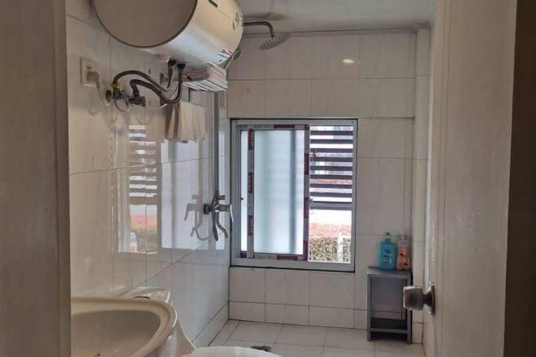 Bathroom 4, Rongyue Hostel, Shanghai