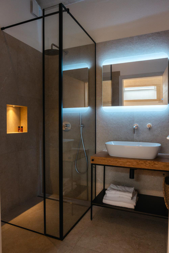 Bathroom, Tavarneta Estate, Gorizia