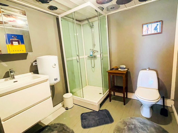 Bathroom, person holiday home in VAREKIL, Orust