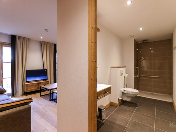 Bathroom 2, Chalet in Combloux with Mont Blanc Views, Haute-Savoie