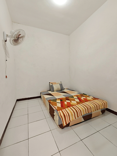 Chill-Inn Gubeng Syariah Room Type - Budget Room (Fan)