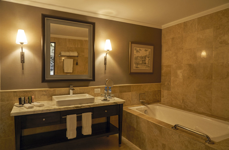 Bathroom 5, Country Club Lima, Lima